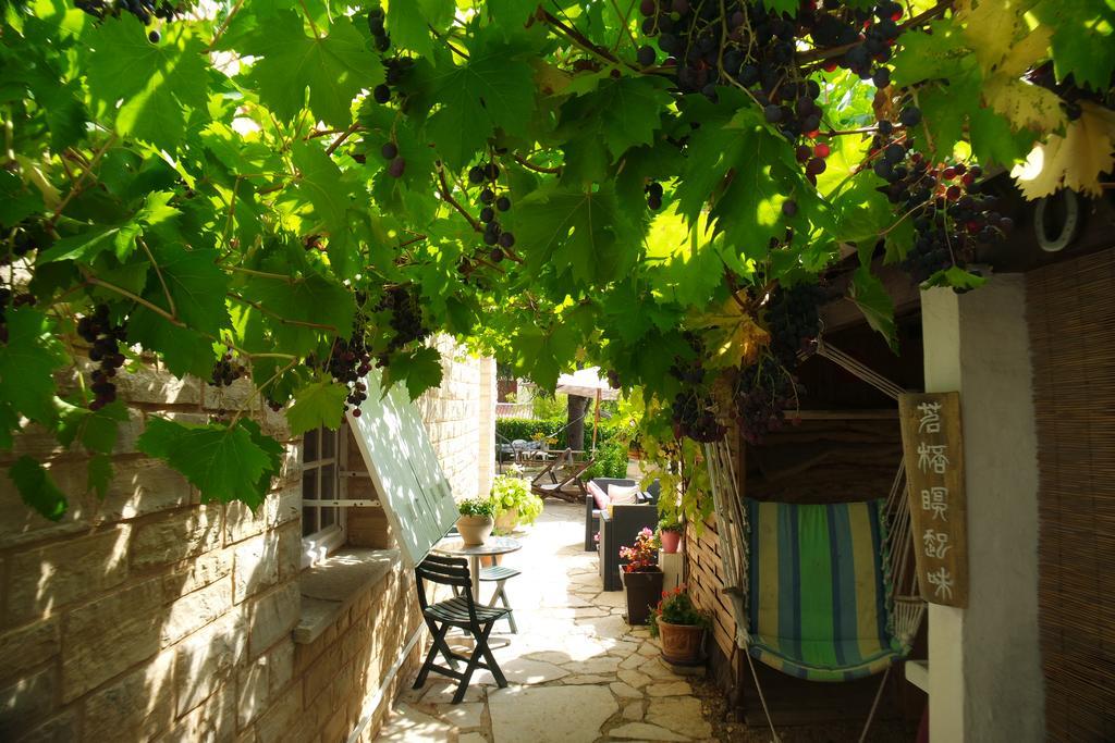 Le Balcon Des Jasses Bed and Breakfast Espere Exteriör bild