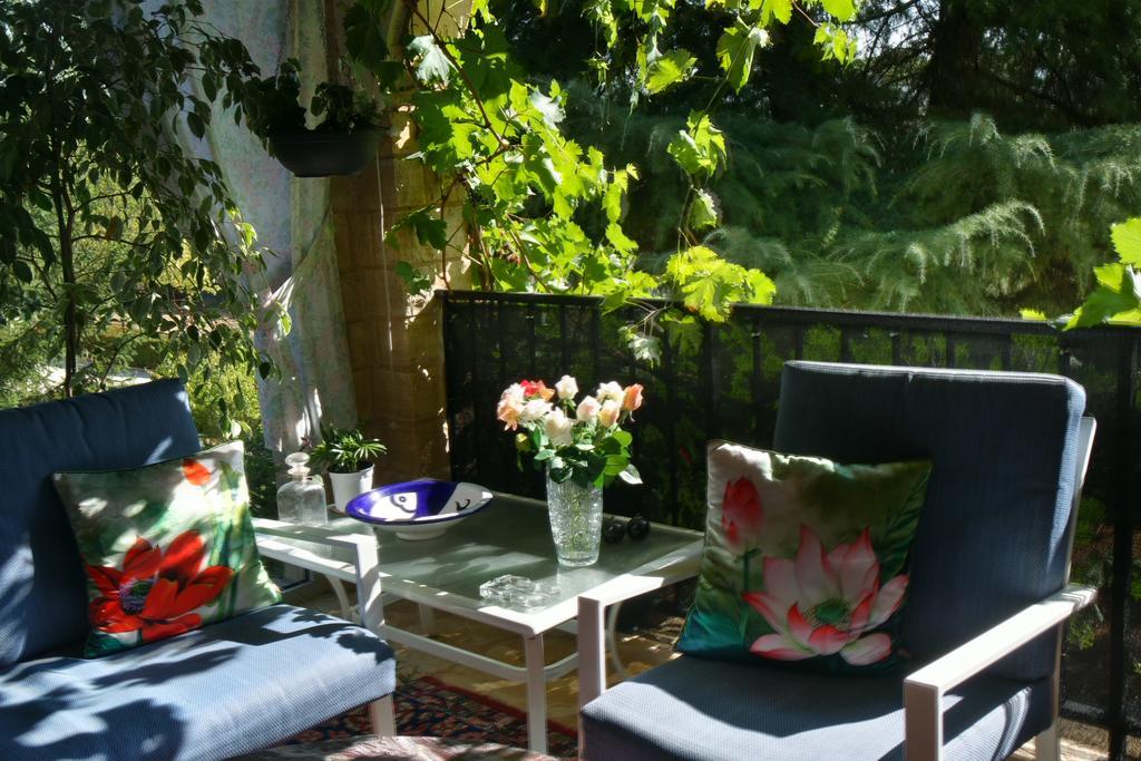 Le Balcon Des Jasses Bed and Breakfast Espere Exteriör bild