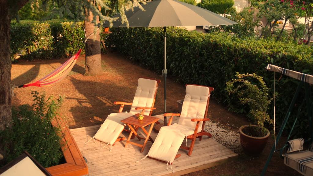 Le Balcon Des Jasses Bed and Breakfast Espere Exteriör bild