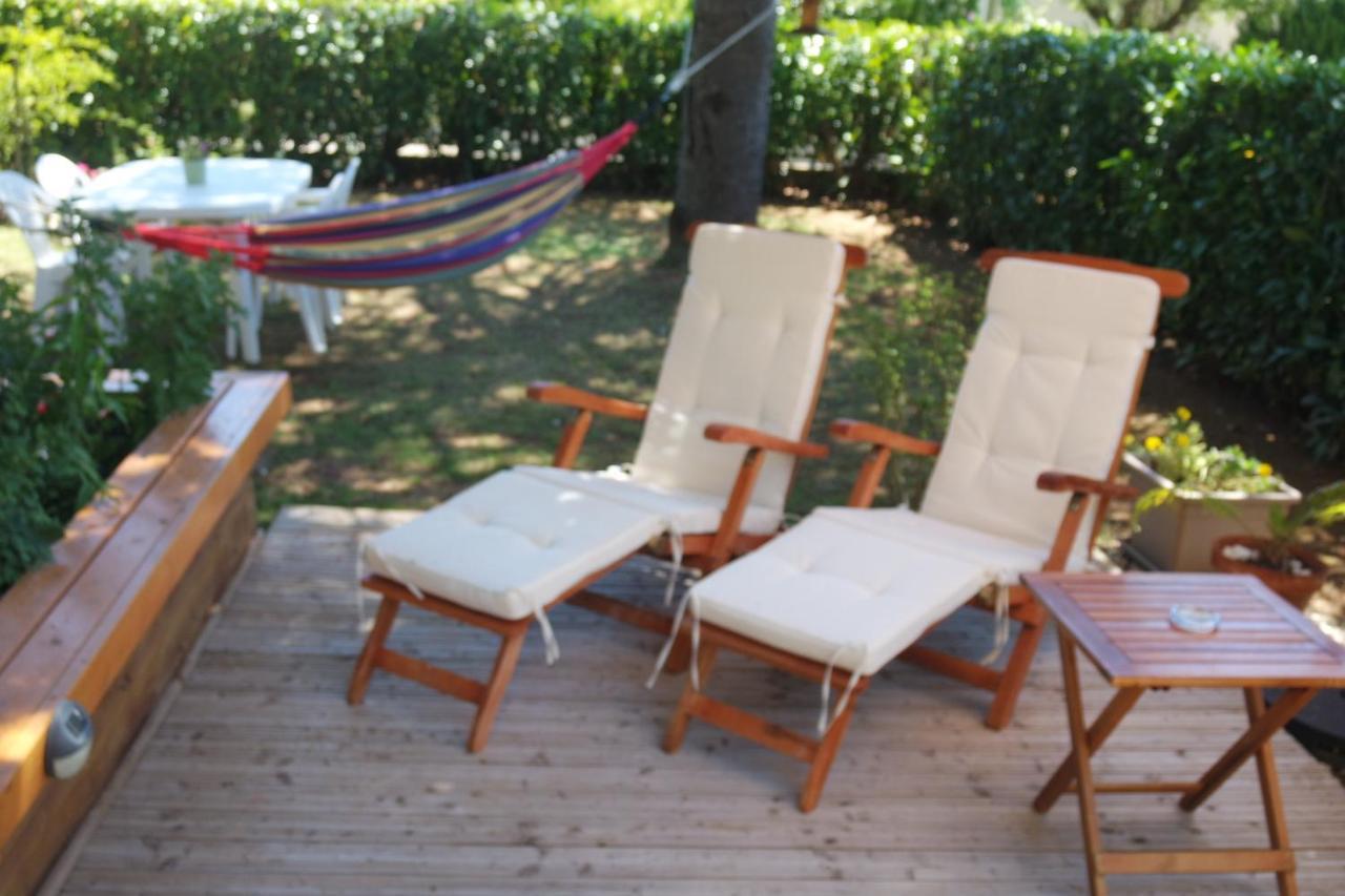 Le Balcon Des Jasses Bed and Breakfast Espere Exteriör bild